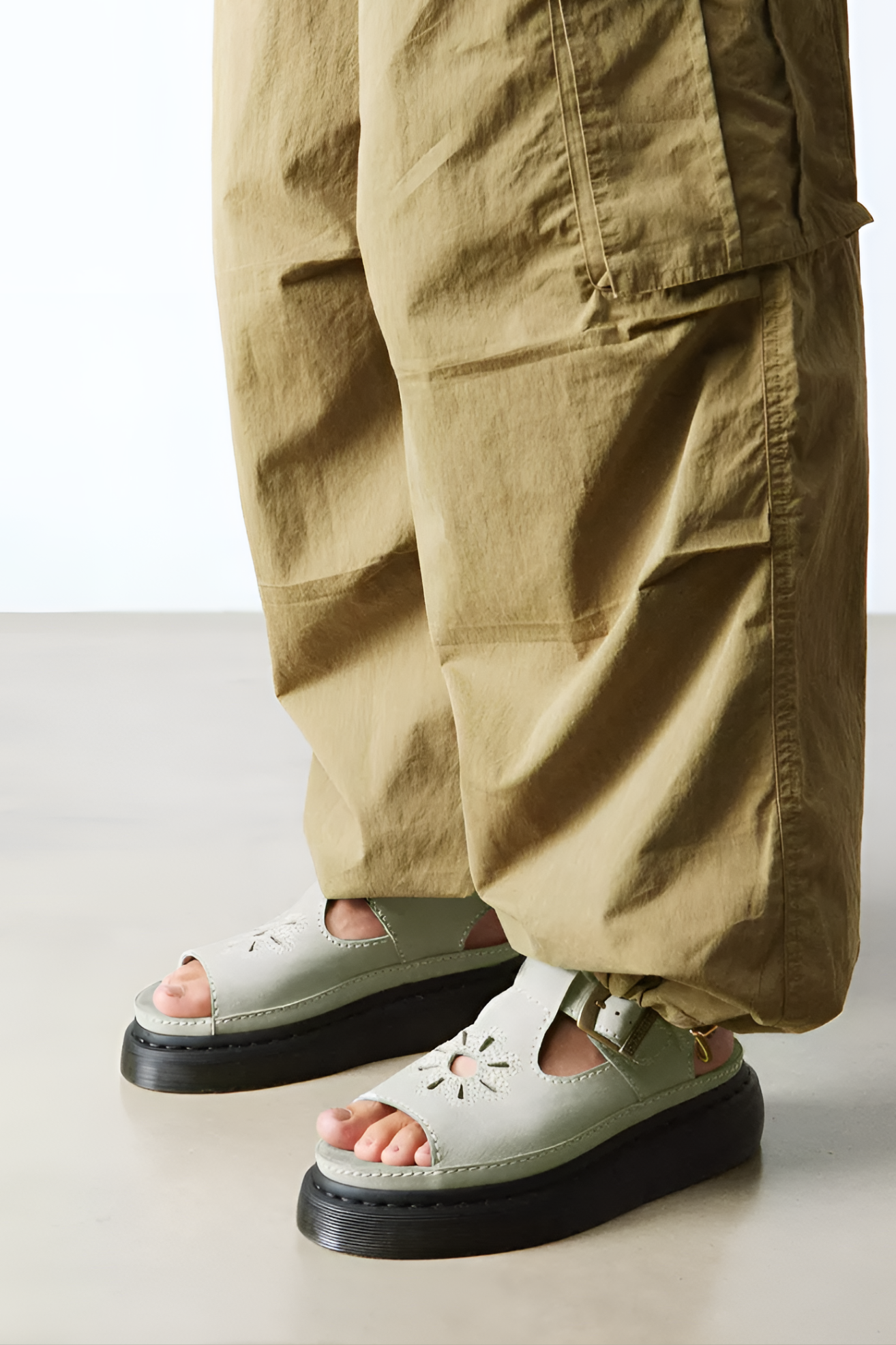 Dunnett Flower Sandals